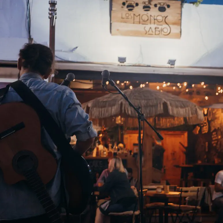 Live Music Sessions & Ambientación Temática